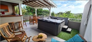 Outdoor dining - Luxury villas with private pools in the countryside (Le Marin)