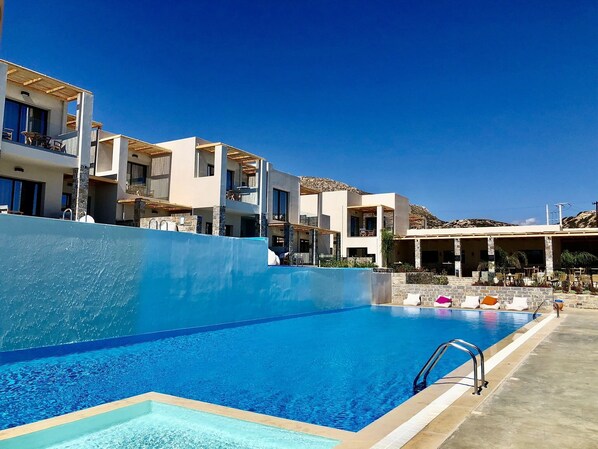 Outdoor pool, pool umbrellas, sun loungers