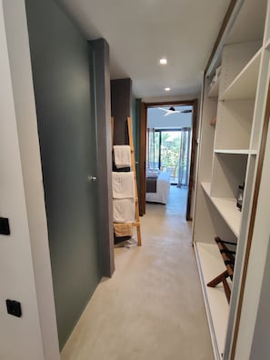Chambre Familiale, vue jardin | 1 chambre, minibar, chambres insonorisées, Wi-Fi gratuit