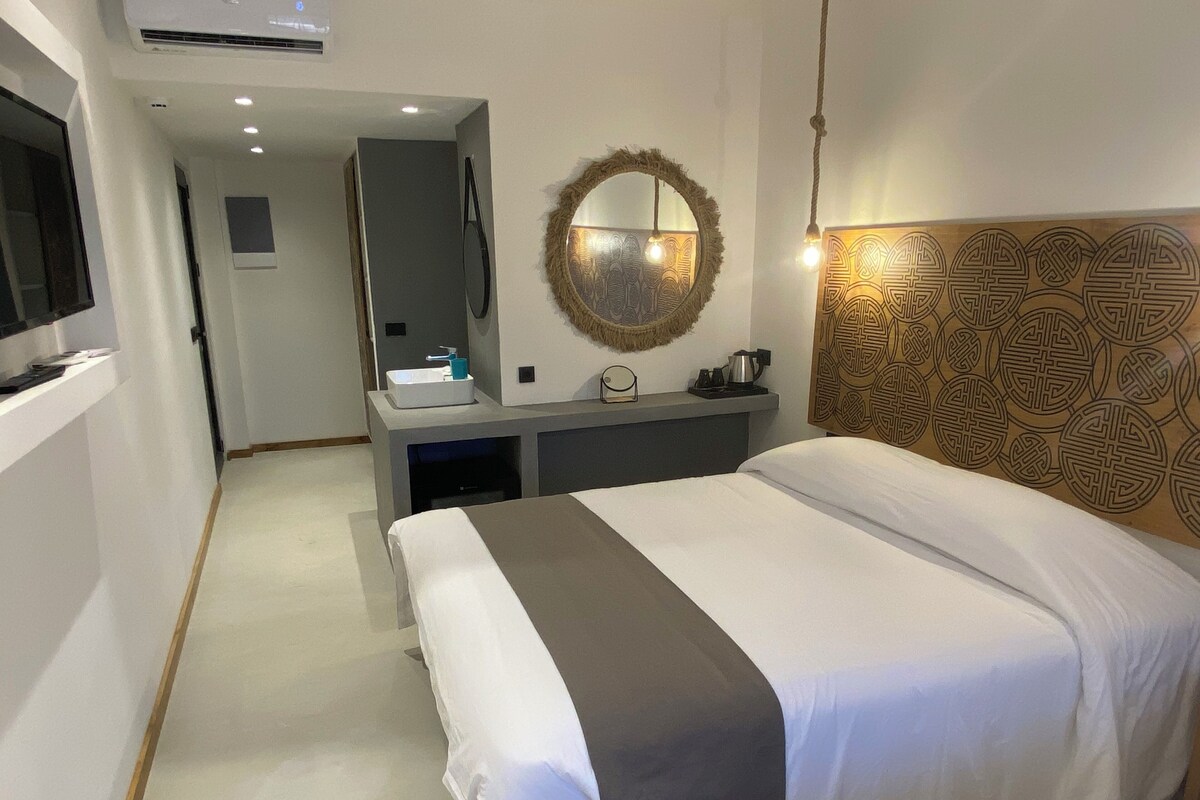 Minibar, sistema de insonorización, wifi gratis y ropa de cama 