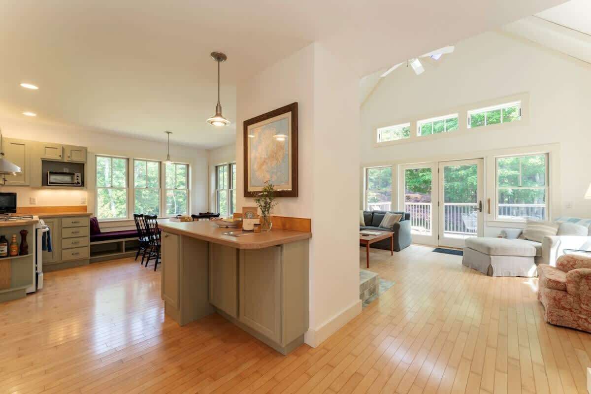 Televisión y oficina 