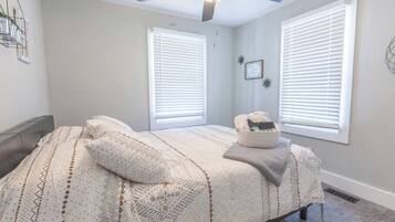 3 dormitoris, escriptori, planxa i posts de planxar i wifi gratuïta