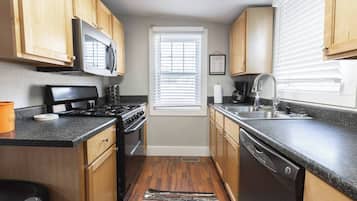 Frigorífic, microones, forn i placa de cuina