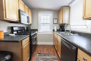 冰箱、微波炉、烤箱、炉灶