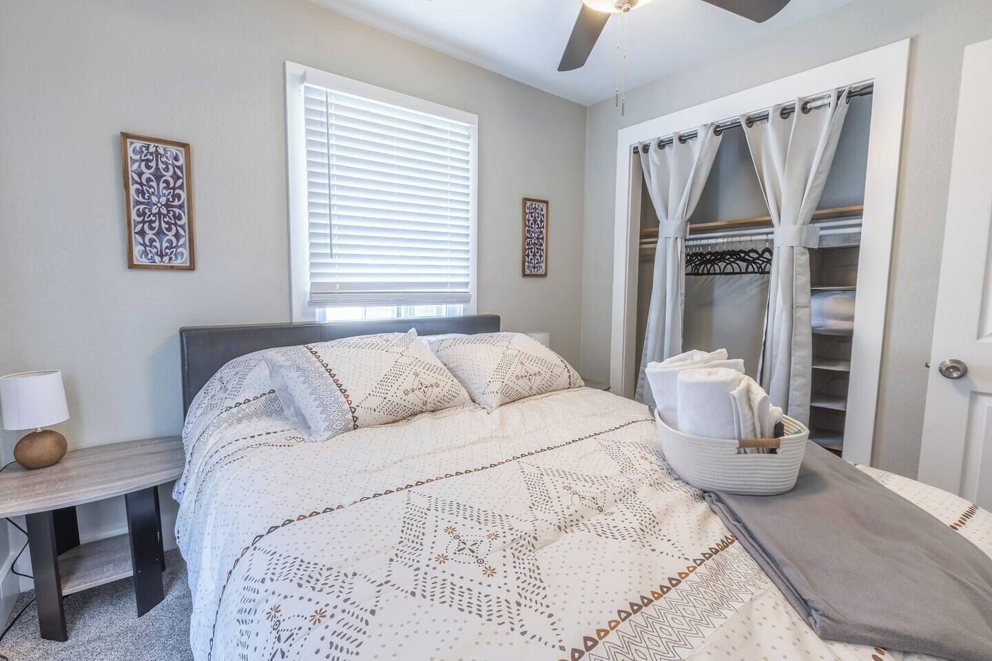 3 室のベッドルーム、デスク、アイロン / アイロン台、WiFi (無料)