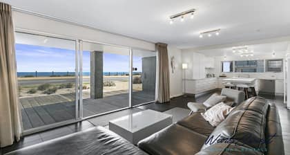 Esplanade Escape by Wine Coast Holiday Rentals