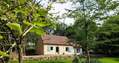 Gßte paisible, tout confort avec grand terrain, garage, Wi-Fi, proche du Mans et de la vallée du Loir