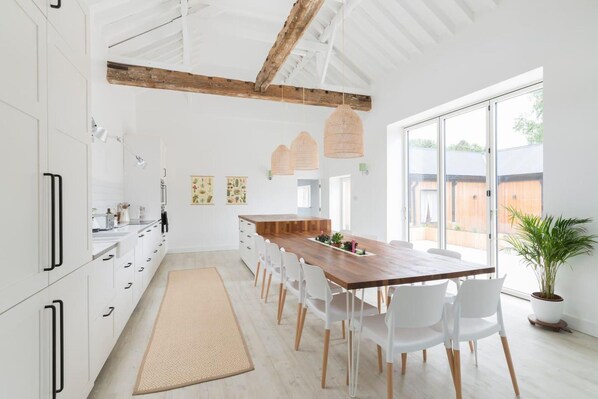 House | Private kitchen | Fridge, microwave, oven, stovetop