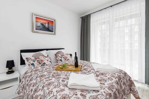 1 habitación, tabla de planchar con plancha, wifi y ropa de cama 