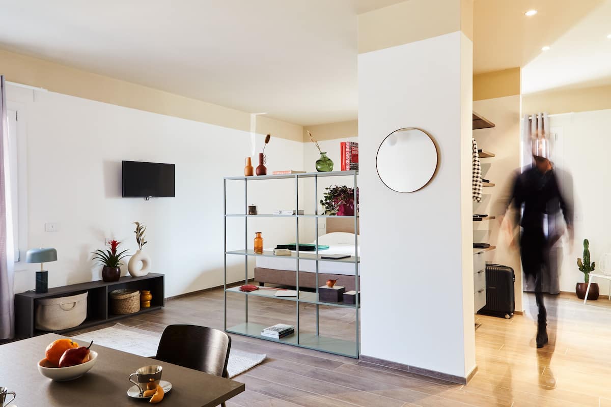 Deluxe Studio | Living area
