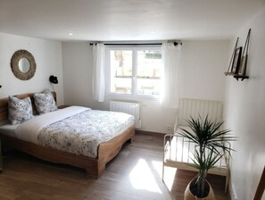 1 bedroom, travel cot, free WiFi, bed sheets