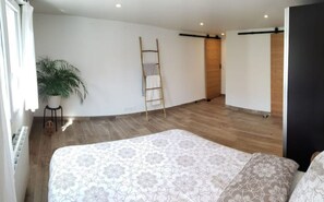 1 bedroom, travel cot, free WiFi, bed sheets