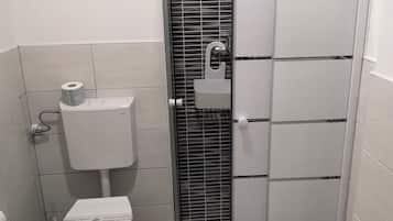 Ducha, artículos de tocador gratuitos, secador de pelo, bidet