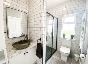 Bathroom - Hilltop Haven Kilmore (Kilmore)