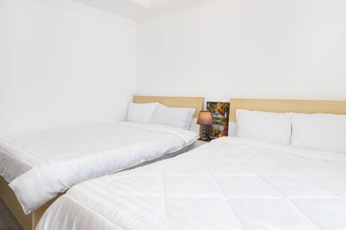Desk, laptop workspace, WiFi (free), bed sheets