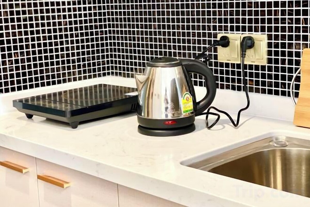 専用キッチン | 冷蔵庫、電気ポット、調理器具と食器
