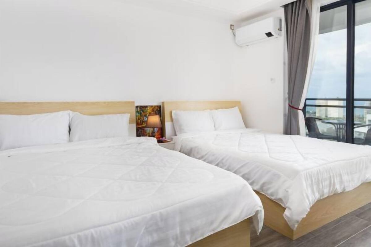Desk, laptop workspace, WiFi (free), bed sheets