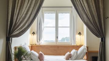 Comfort tweepersoonskamer | Luxe beddengoed, bedden met traagschuimmatras, individueel gedecoreerd