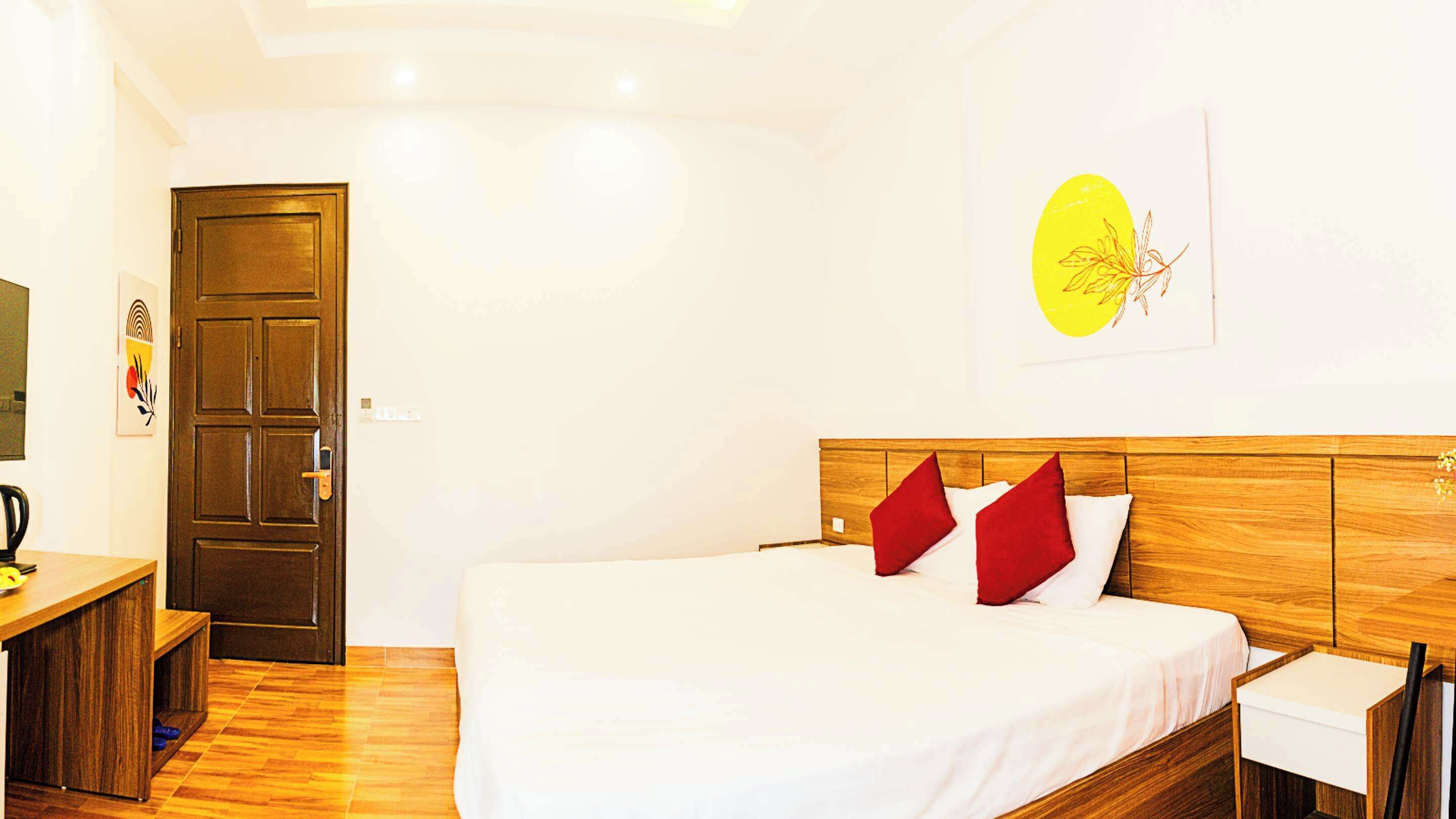 ملاءات للفراش لا تسبب الحساسية وميني بار ومكتب