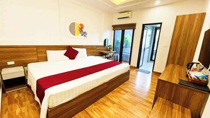 Hypo-allergenic bedding, minibar, desk, laptop workspace - BAI CHAY PANDA HOTEL (Ha Long)