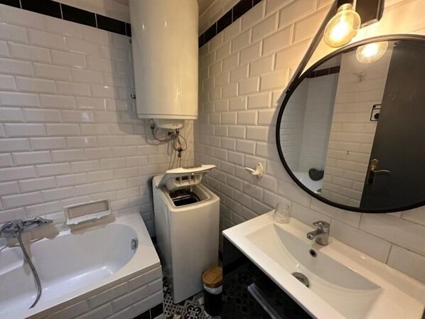 Bathroom - Seafront apartment, Rosas AV 06 (Rosas / Roses)