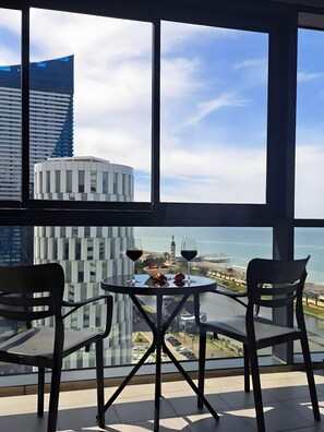 Desk, blackout drapes, soundproofing, iron/ironing board - Dream Apartments Batumi (Batumi)