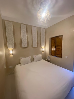 Camera Comfort con letto matrimoniale o 2 letti singoli | Una cassaforte in camera, con stile personalizzato