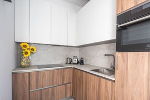 Kühlschrank, Mikrowelle, Ofen, Geschirrspüler