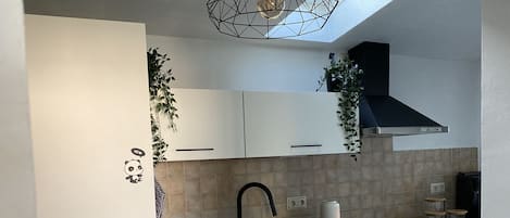 Fridge, stovetop, dishwasher, coffee/tea maker