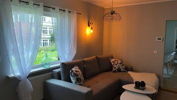 Fernseher, Bücher, Stereoanlage