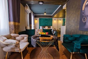 Deluxe-herbergi | Rúmföt af bestu gerð, míníbar, öryggishólf í herbergi