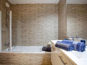 Towels - L'Orée du parc by Interhome (Villeneuve-Loubet)