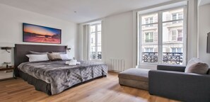 3 slaapkamers, een bureau, een strijkplank/strijkijzer, gratis wifi