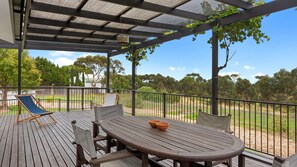 Outdoor dining - 15 Dorset Court, Carrickalinga (Carrickalinga)