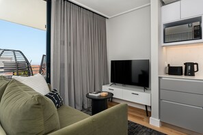 Departamento Gallery | Área de sala de estar | Televisión de pantalla plana, Netflix y servicios de streaming