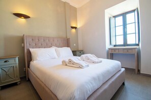 3 bedrooms, iron/ironing board, free WiFi, bed sheets - 12A Modernised yet traditional house (Carvoeiro)