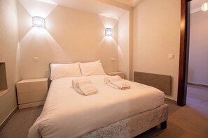 3 室のベッドルーム、アイロン / アイロン台、WiFi (無料)、ベッドシーツ