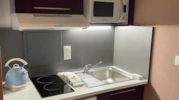 Fridge, microwave, stovetop, coffee/tea maker