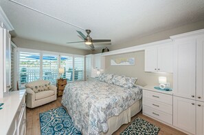 2 bedrooms, desk, iron/ironing board, WiFi - Bahia 'Good Times and Tan Lines' (St. Petersburg)