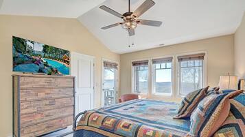 2 bedrooms, iron/ironing board, internet, bed sheets