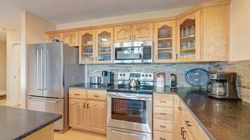 Dishwasher, coffee/tea maker, cookware/dishes/utensils, dining tables