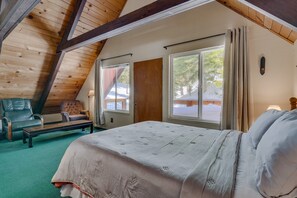 3 bedrooms, desk, WiFi, bed sheets - Dog-friendly Three Bedroom Cabin in Tahoe City (Tahoe City)