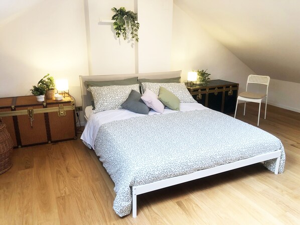 4 bedrooms, iron/ironing board, travel cot, free WiFi