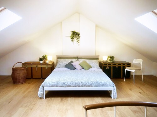 An exclusive terraced house in a very central position, 600 meters from the sea.