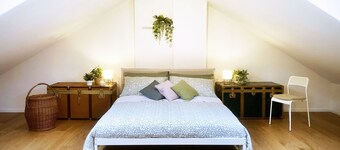 An exclusive terraced house in a very central position, 600 meters from the sea.