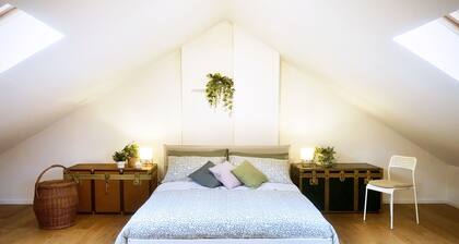 An exclusive terraced house in a very central position, 600 meters from the sea.