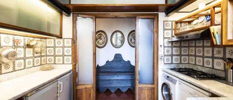 Frigorífico y lavavajillas