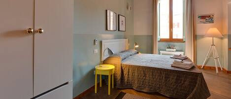 4 bedrooms, internet, bed sheets