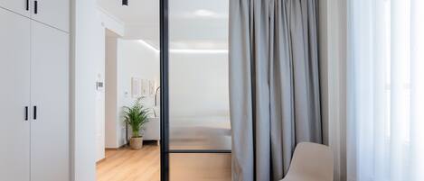 Appartamento Comfort, 1 letto queen | 2 camere, biancheria da letto ipoallergenica, postazione laptop
