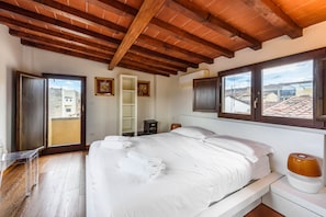 Comfort-Apartment | Hochwertige Bettwaren, Daunenbettdecken, individuell dekoriert